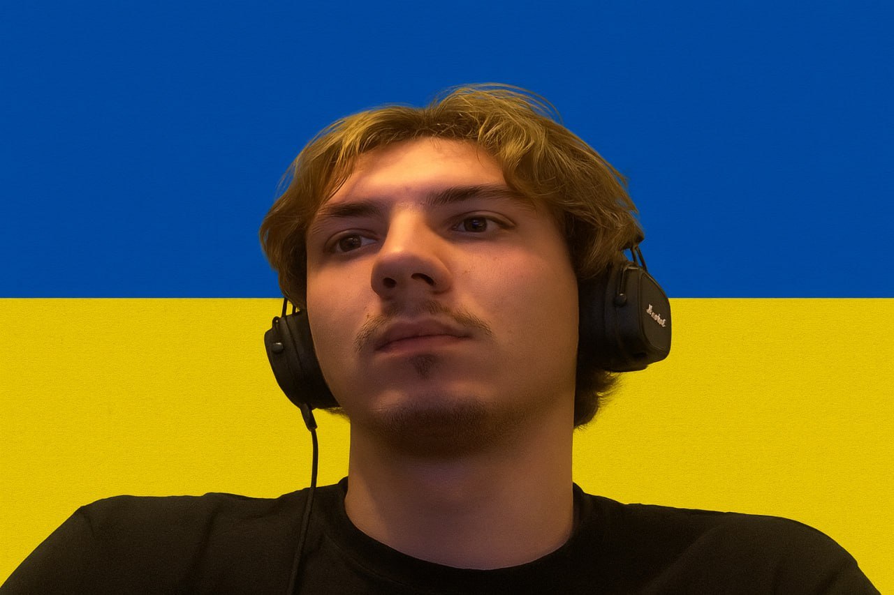 Иван в наушниках